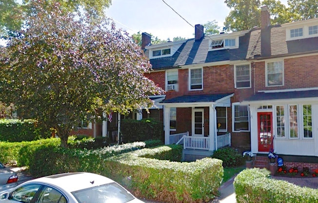 7/1  Great Location! Near Park and Shopping! Hardwood! Deck!