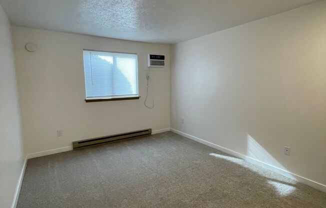 2 beds, 1 bath, 902 sqft, $1,150, Unit H - 085*