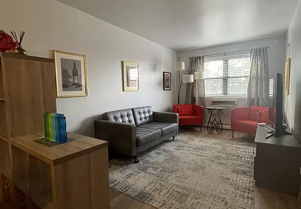 58 32 83 ST