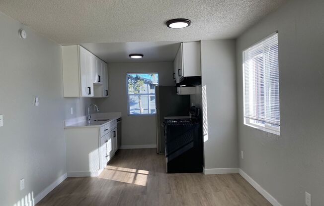 Lakewood Top and Ground floor 2 Bed, 1 Bath Available now!  *Winter Special! Schedule a tour Today!*