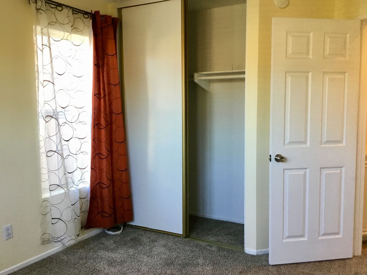 Spacious Eastlake Townhome with Loft, Private Backyard & 2-Car Garage