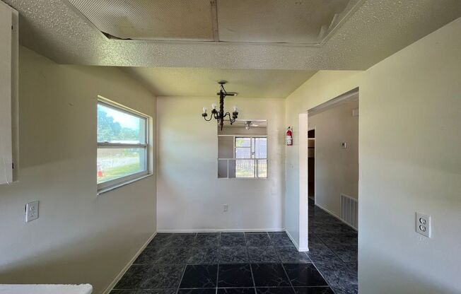 2 beds, 1 bath, $1,600