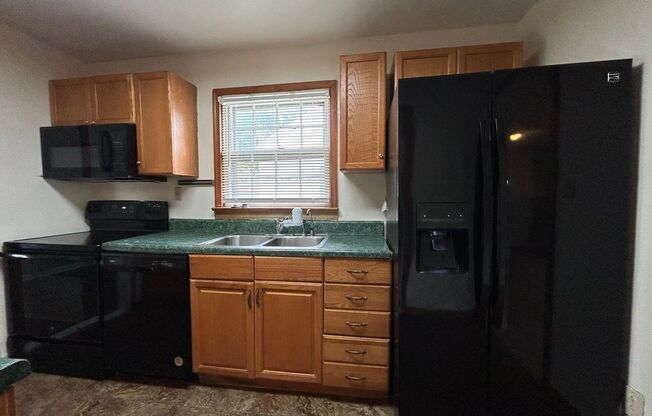 2 beds, 1 bath, $1,525