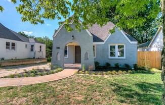 3 BED 1 BATH + BONUS ROOM 1 CAR DETACHED GARAGE MILITARY PARK ADDITION