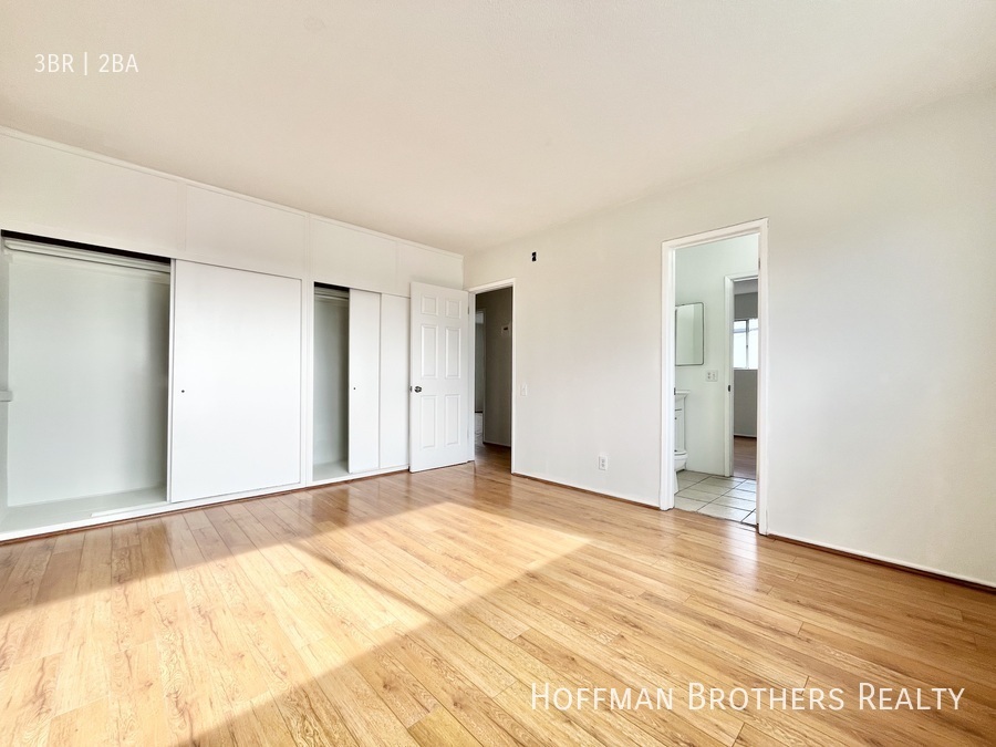1142 N ORANGE GRV