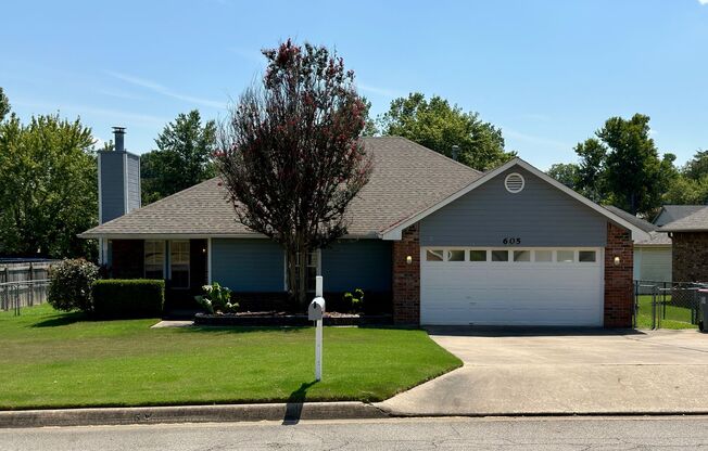 Gorgeous 3 Bed 2 Bath Home for Rent in Barling! * Stunning Fireplace! *