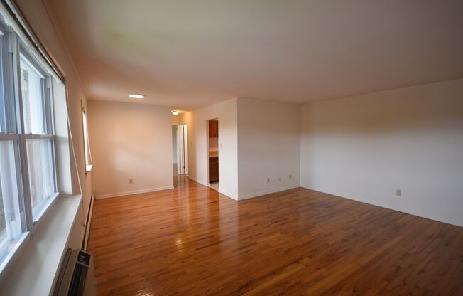 1 bed, 1 bath, 454 sqft, $1,275, Unit R-31