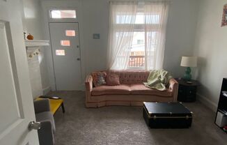 2 beds, 1 bath, $1,100, Unit Apt 1