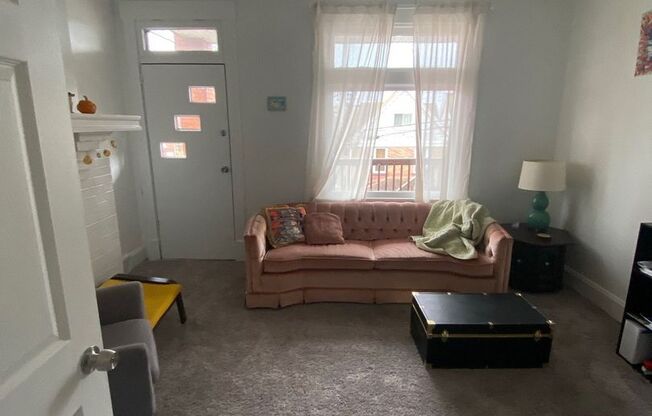 2 beds, 1 bath, $1,100, Unit Apt 1