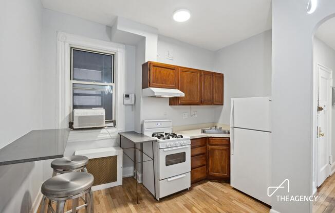 1590 YORK AVE