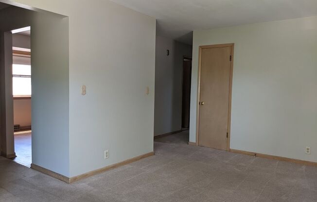 3 beds, 1 bath, 1,000 sqft, $1,150