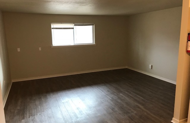 2 beds, 1 bath, 734 sqft, $750, Unit 60