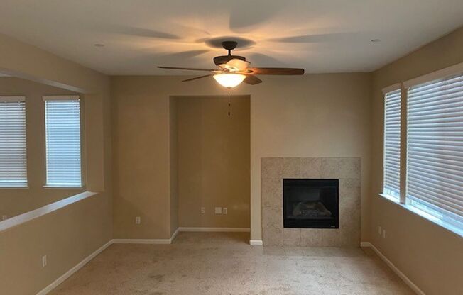 Condo with access to clubhouse and internet service included!