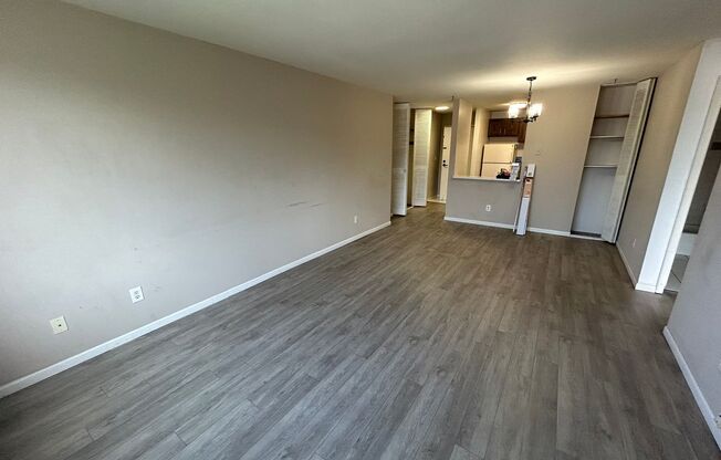 2 beds, 1 bath, $1,325, Unit 213