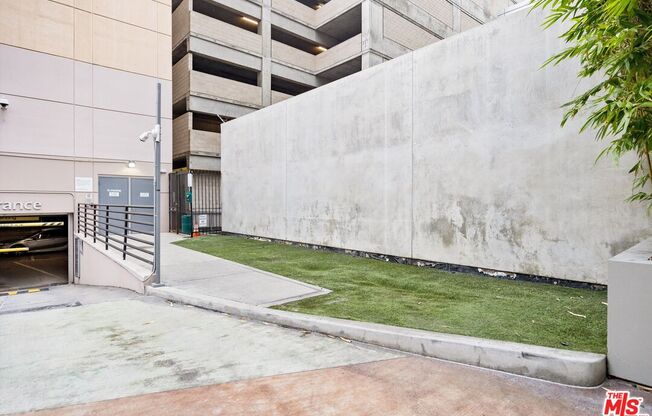 2 beds, 2 baths, 1,930 sqft, $6,000, Unit 1710