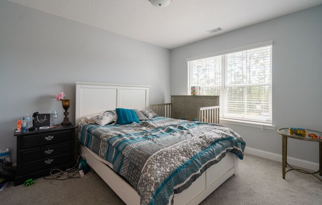 Spacious 4 Bed, 4 Bath Home in HOA Community