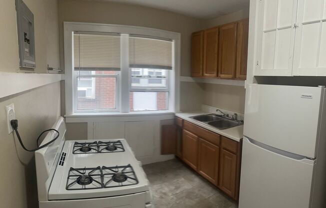 2 beds, 1 bath, 875 sqft, $895, Unit 1E