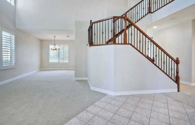 4Bed/3Bath Carlsbad Home with Office  & Loft on a Cul-De-Sac~ Summerwind