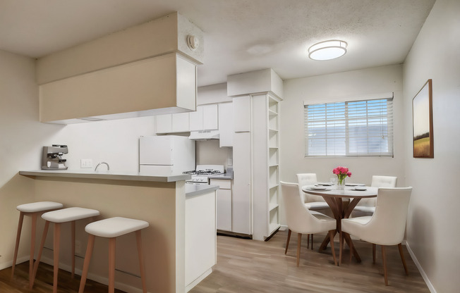 1 bed, 1 bath, 525 sqft, $849, Unit 920-305