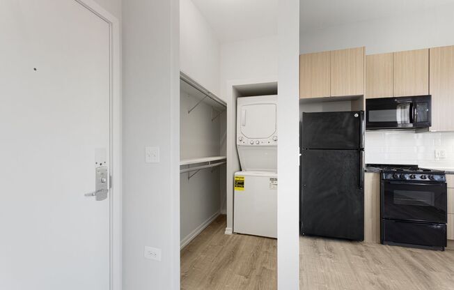 Studio, 1 bath, 242 sqft, $1,475, Unit 406