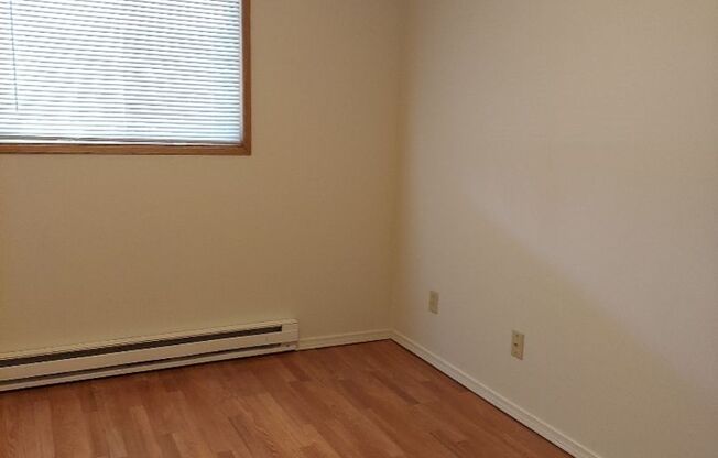 1 bed, 1 bath, 576 sqft, $1,150, Unit 13