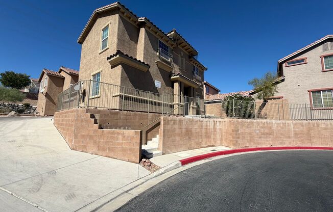 Move in special Lone Mountain