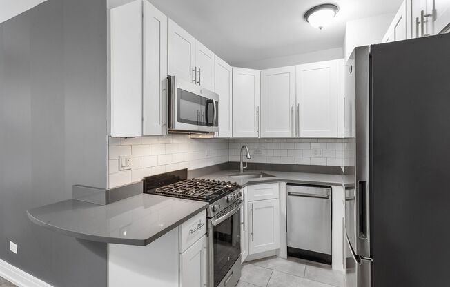 Studio, 1 bath, 311 sqft, $1,450, Unit 209