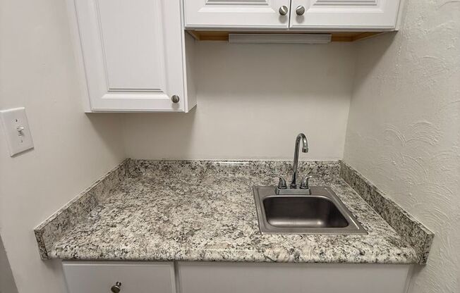 Studio, 1 bath, 294 sqft, $1,230, Unit New King Edward  5A4