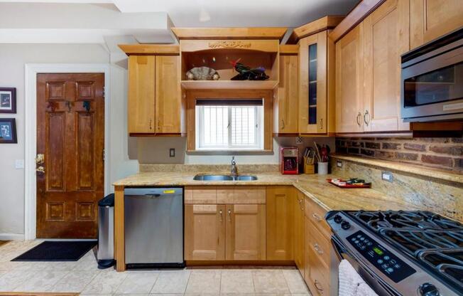 2 beds, 1 bath, 1,000 sqft, $5,250