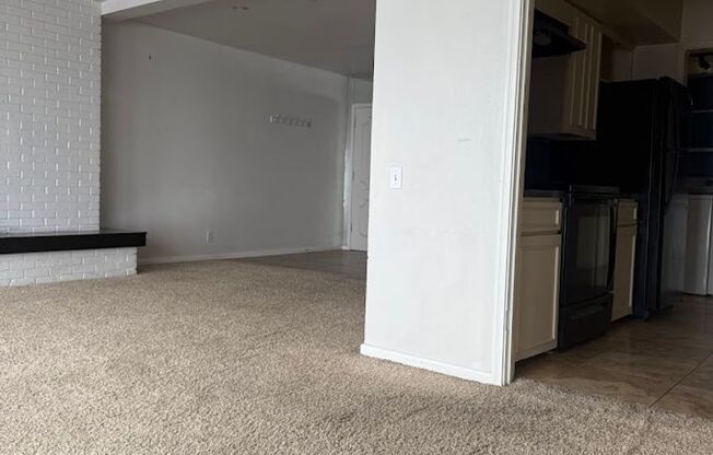 San Pedro Square - West Campus - Townhome - Old School Luxery - W/D - Fireplace - Updated Kitchen - $2200