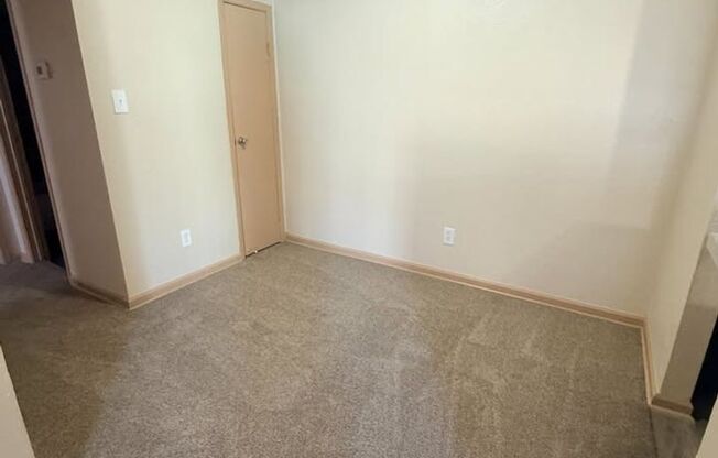 3 beds, 2 baths, 1,100 sqft, $1,395, Unit 1516