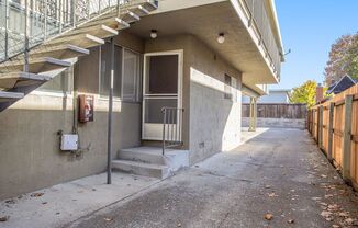 2 beds, 1 bath, $2,400, Unit C