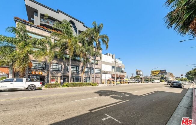 930 S ROBERTSON BLVD