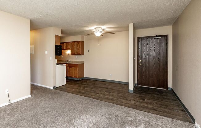 2 beds, 1 bath, 800 sqft, $850, Unit 395-12