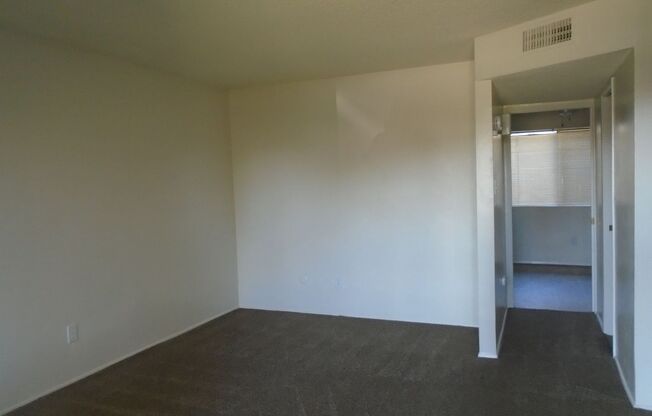 2 beds, 1.5 baths, $1,295, Unit UNIT 5