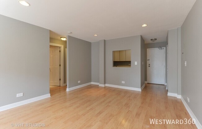 3900 N Pine Grove Ave