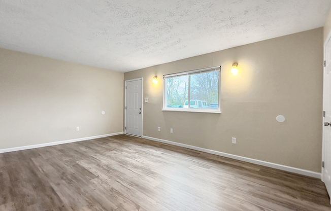 2215 WASHINGTON PIKE