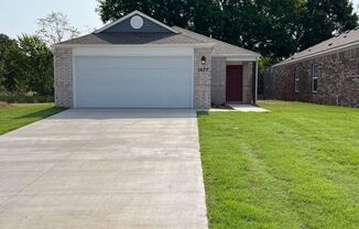 3 beds, 2 baths, $1,595