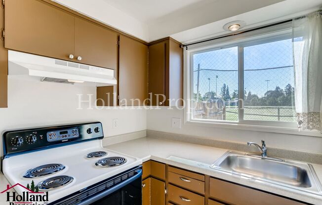 3 beds, 1.5 baths, 1,000 sqft, $1,645, Unit C