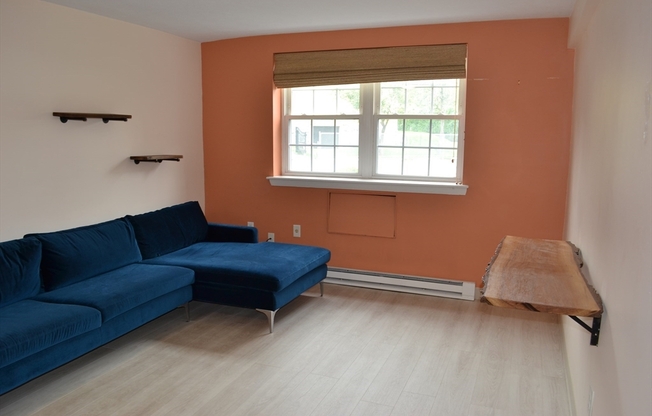 6 COLONIAL VLG DR