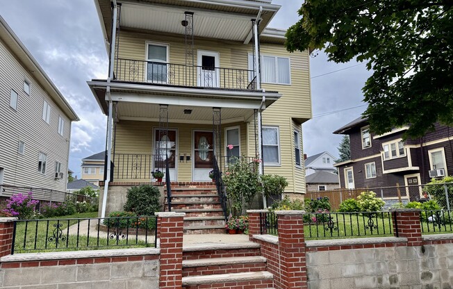 2 beds, 1 bath, 1,200 sqft, $2,600, Unit 1