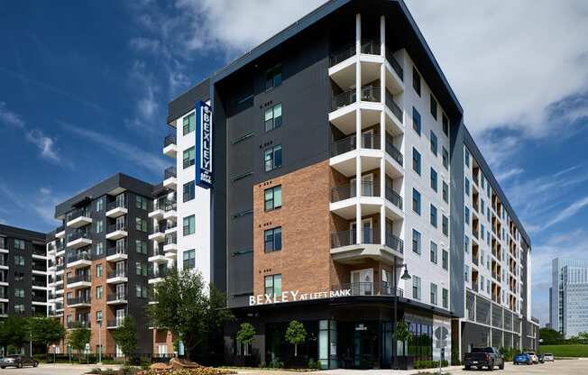 Studio, 1 & 2 Bedroom Apartments in Downtown Fort Worth, TX