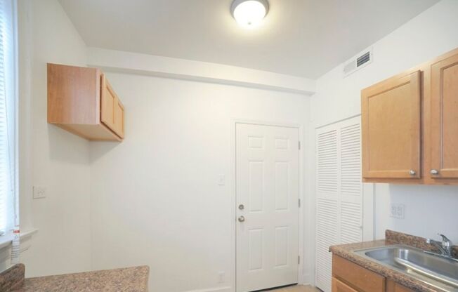 1108 E 82nd
