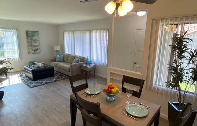 2 beds, 1 bath, $2,295, Unit 623 W Pomona Blvd, Unit B