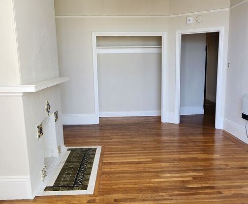 1 bed, 1 bath, 750 sqft, $3,295, Unit 09