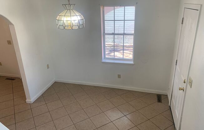 2 Bedroom House with Parking Near Downtown York