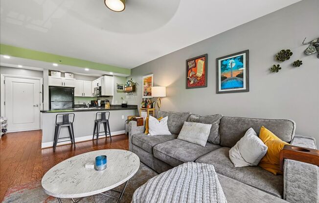 1 bed, 1 bath, $2,100, Unit UNIT #N 604