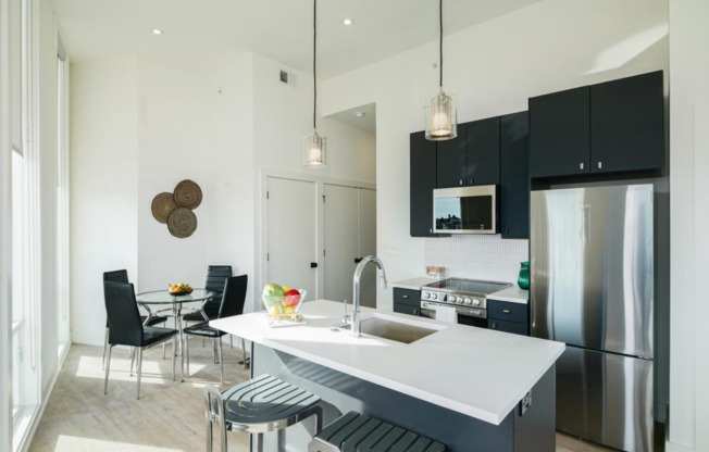 2 beds, 2 baths, 950 sqft, $1,799, Unit Unit 202