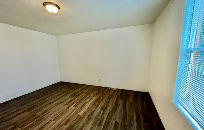 2 beds, 1 bath, $1,400