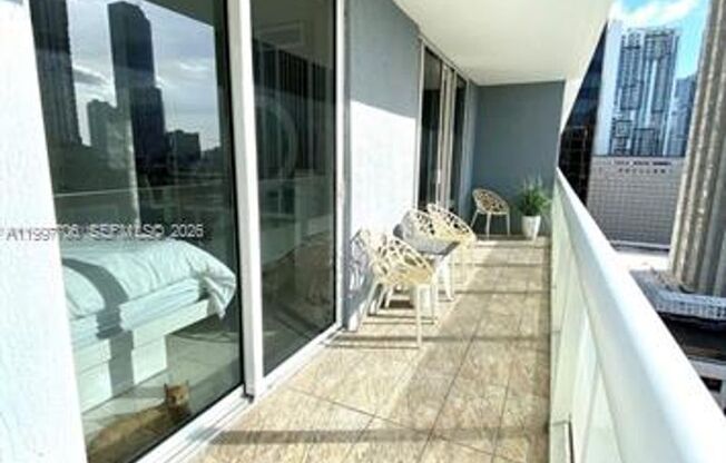 1 bed, 1 bath, 800 sqft, $3,400, Unit 50 Biscayne Blvd # 1907